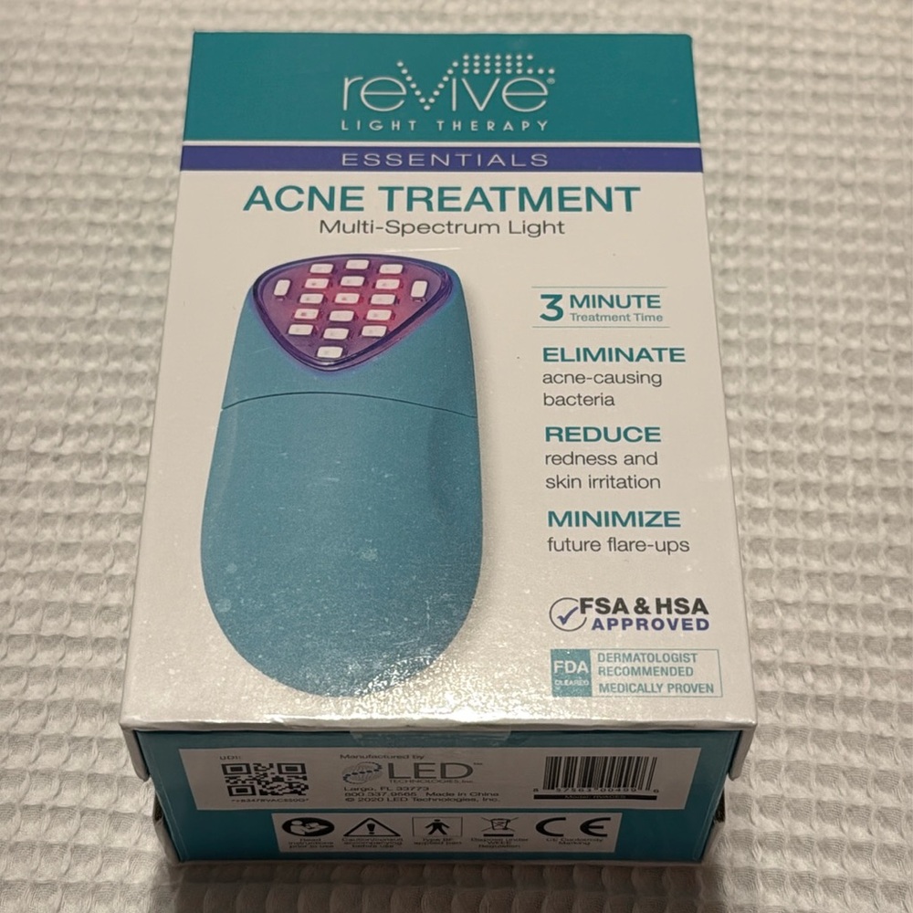 NWT/NIB Revive light therapy acne treatment